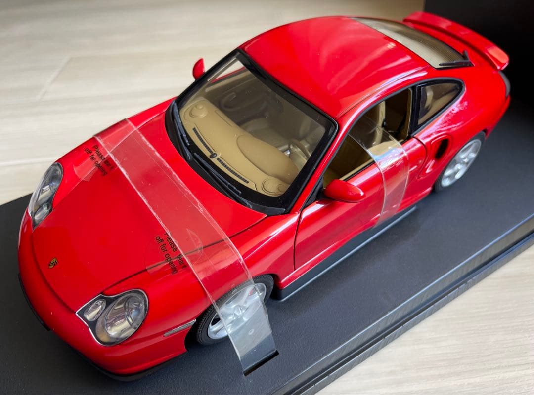 絶版新品 AUTOart /オートアート1/18 ポルシェ911ターボ　レッド