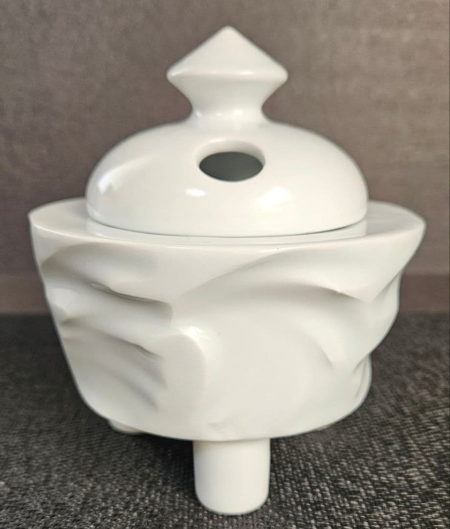有田焼　名工　田中一位作　白磁　おうとつ造　三脚　香炉　茶道具　香道具