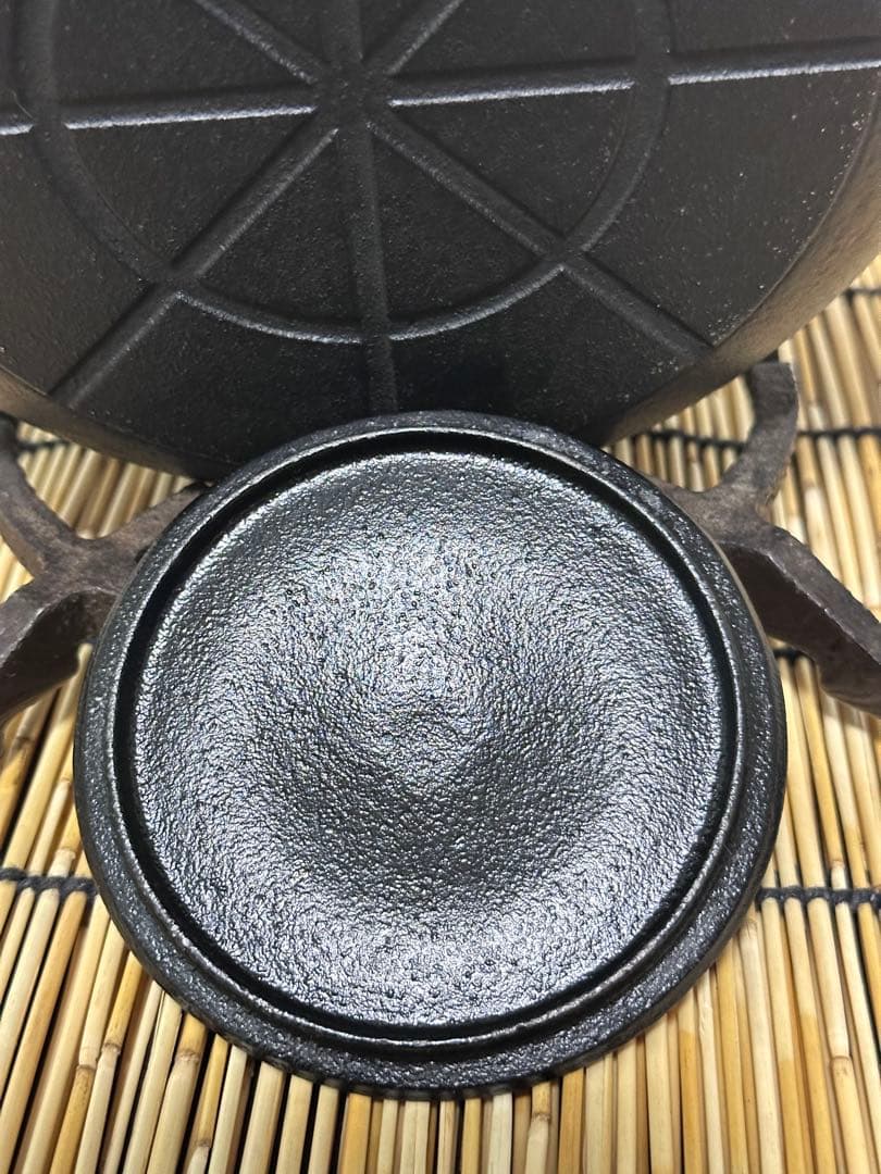 南部盛榮堂造１８型アラレ　南部岩鋳造　鉄瓶台セット　maisonnnn様売約済み