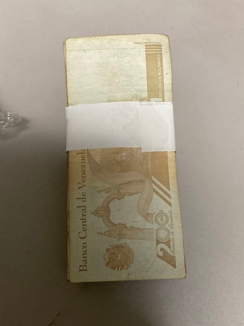 100万ポリバル　ベネズエラ紙幣　100枚セット　流通品