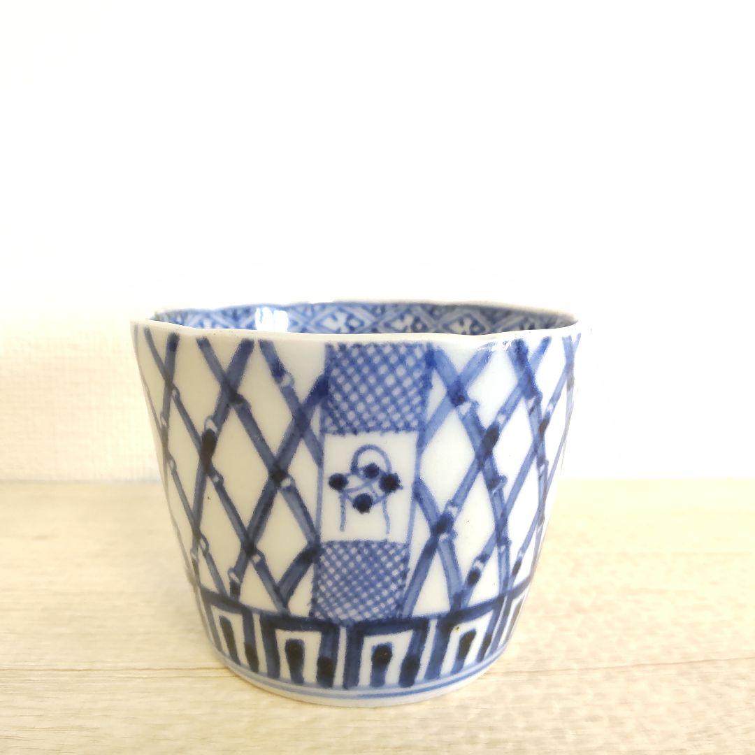 お値下げしました、古伊万里　染付　竹垣　見込五弁花　そば猪口