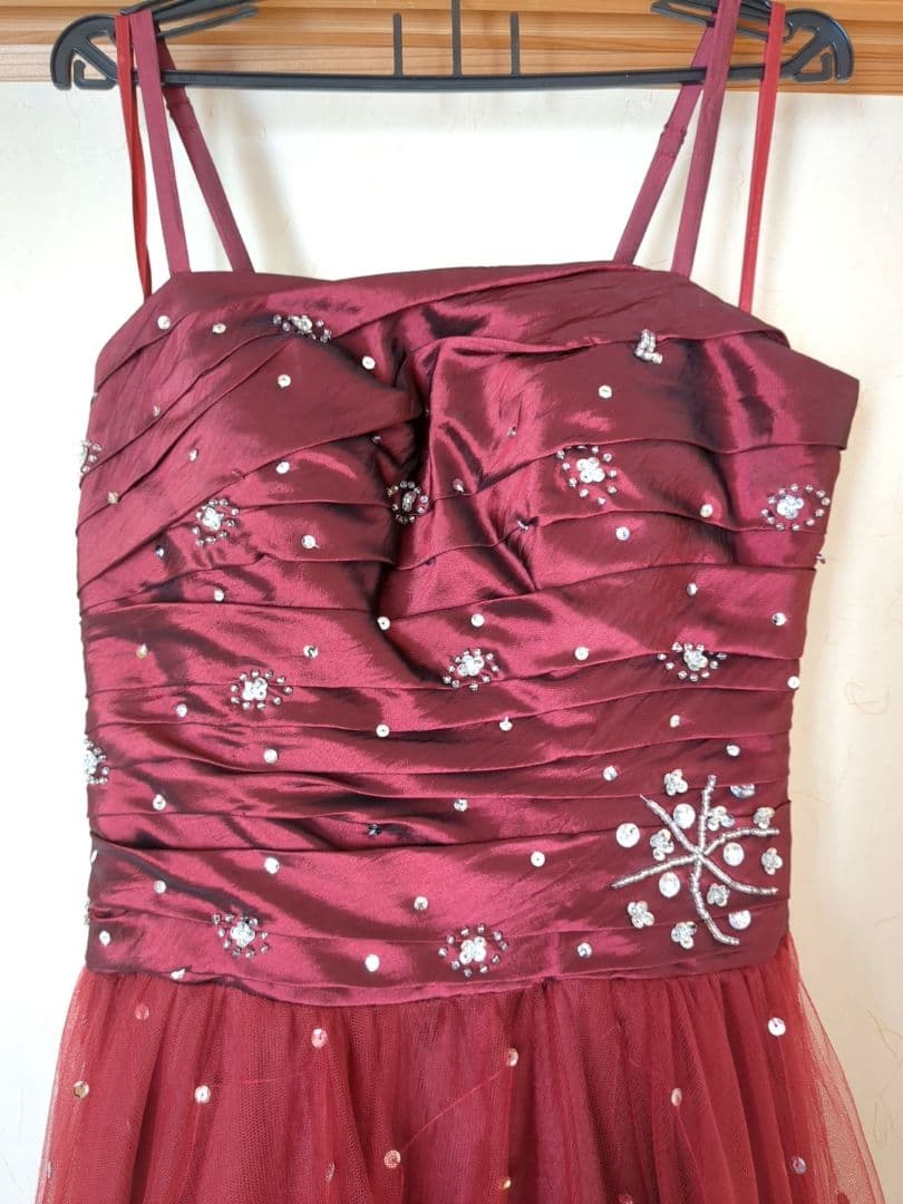 お値下げ中 ドレスルームアミ バーガンディ ビーズ装飾 ロングドレス