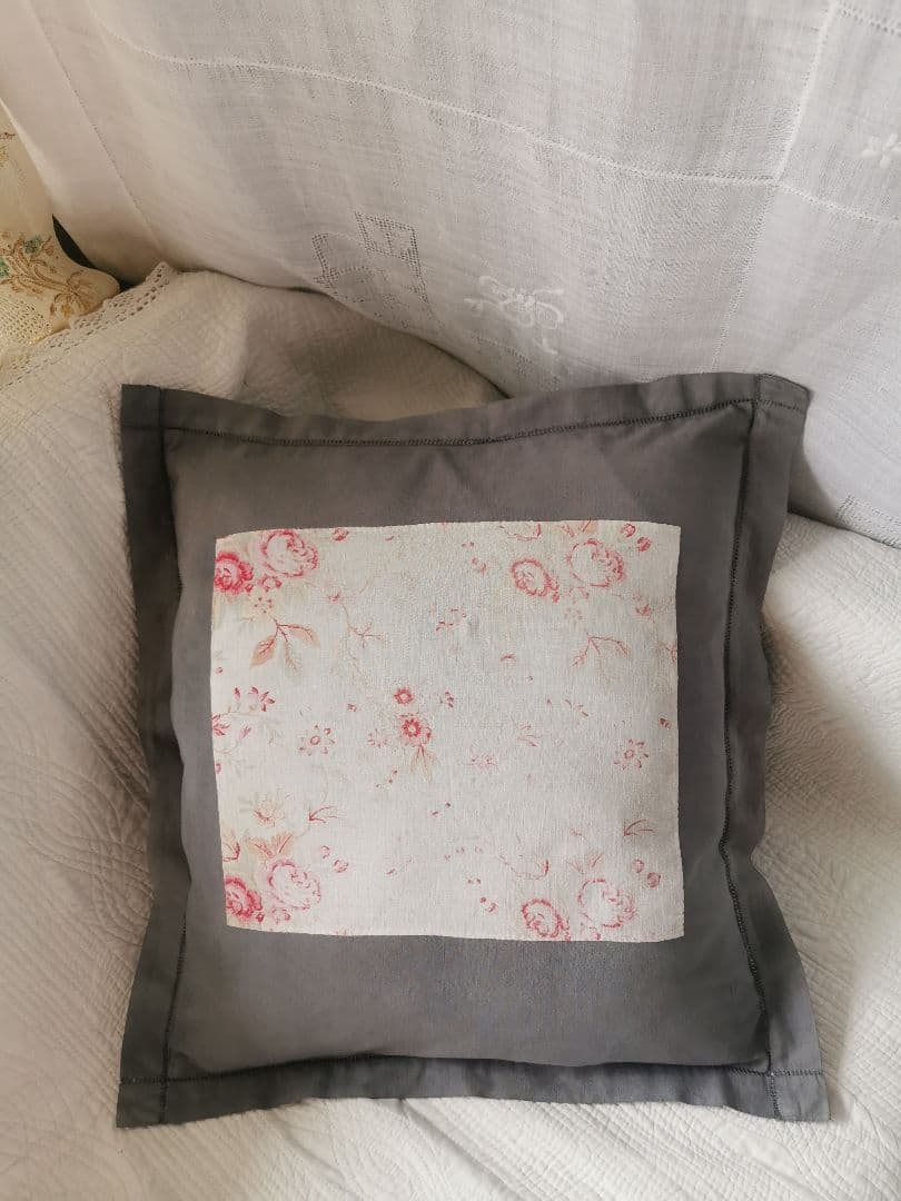 アンティーク フレンチ花柄薔薇ファブリックリネン ヘム刺繍グレークッションカバー