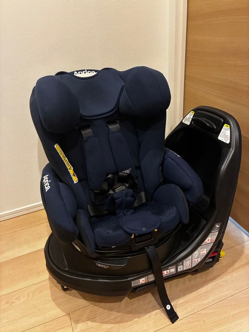 Aprica 美品　回転式チャイルドシート ネイビー