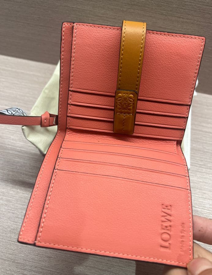 LOEWEロエベ 二つ折り財布 美品