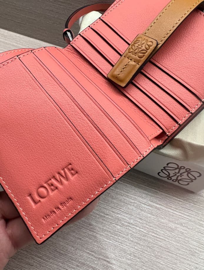 LOEWEロエベ 二つ折り財布 美品