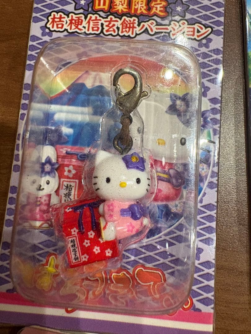 サンリオ　ご当地ハローキティ　ファスナーマスコット　根付けストラップなど32点