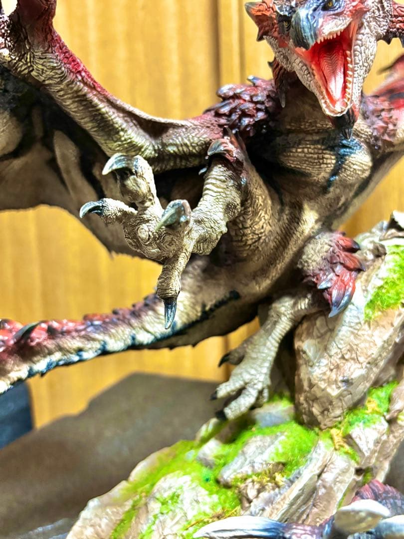 モンスターハンター リオレウス フィギュアクリエイターズモデルと比較あり