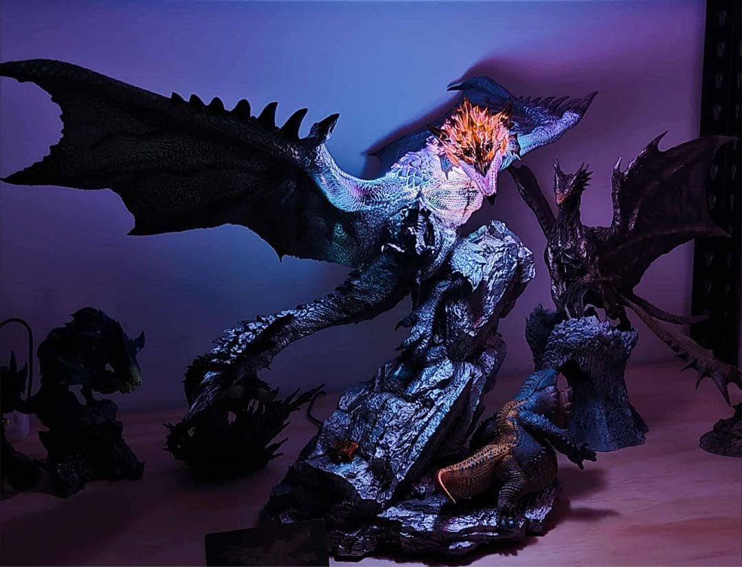 モンスターハンター リオレウス フィギュアクリエイターズモデルと比較あり