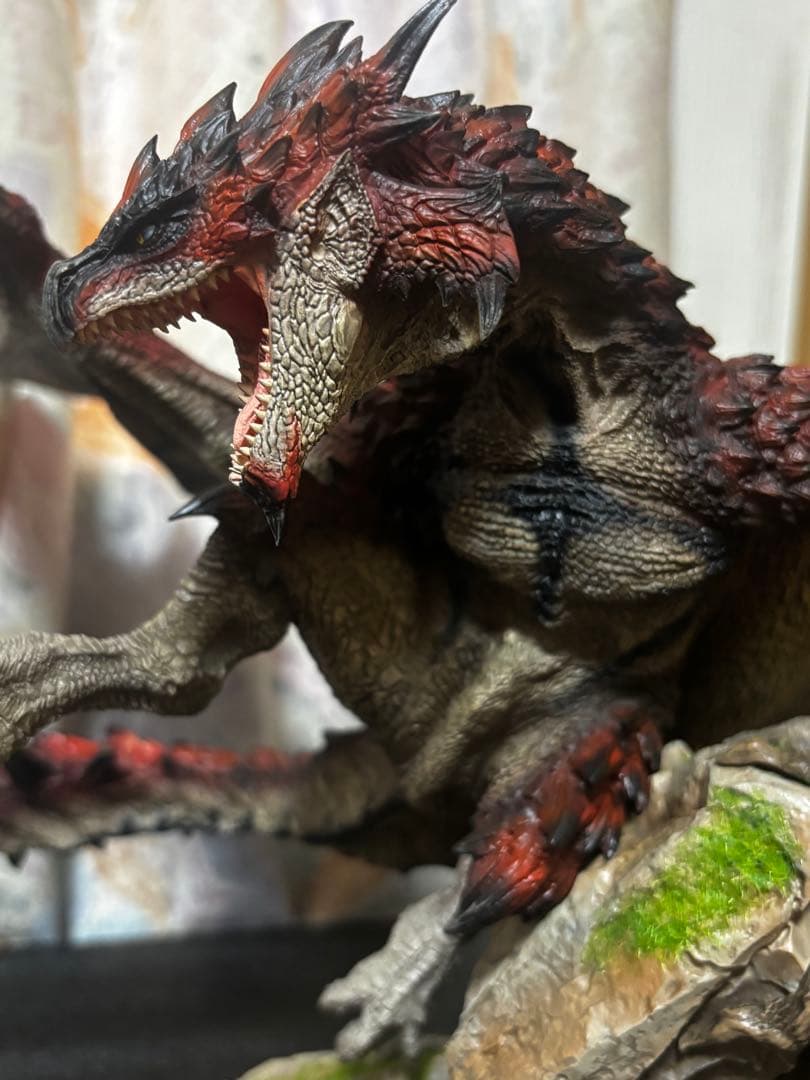 モンスターハンター リオレウス フィギュアクリエイターズモデルと比較あり