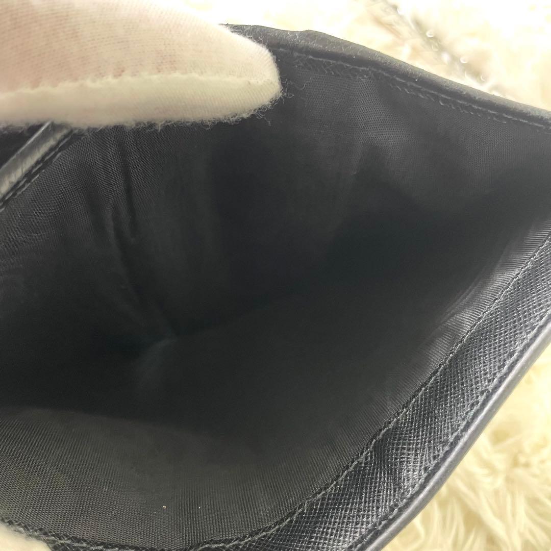 プラダ　PRADA 二つ折り財布　サフィアーノ　レザー　ブラック　黒　レディース