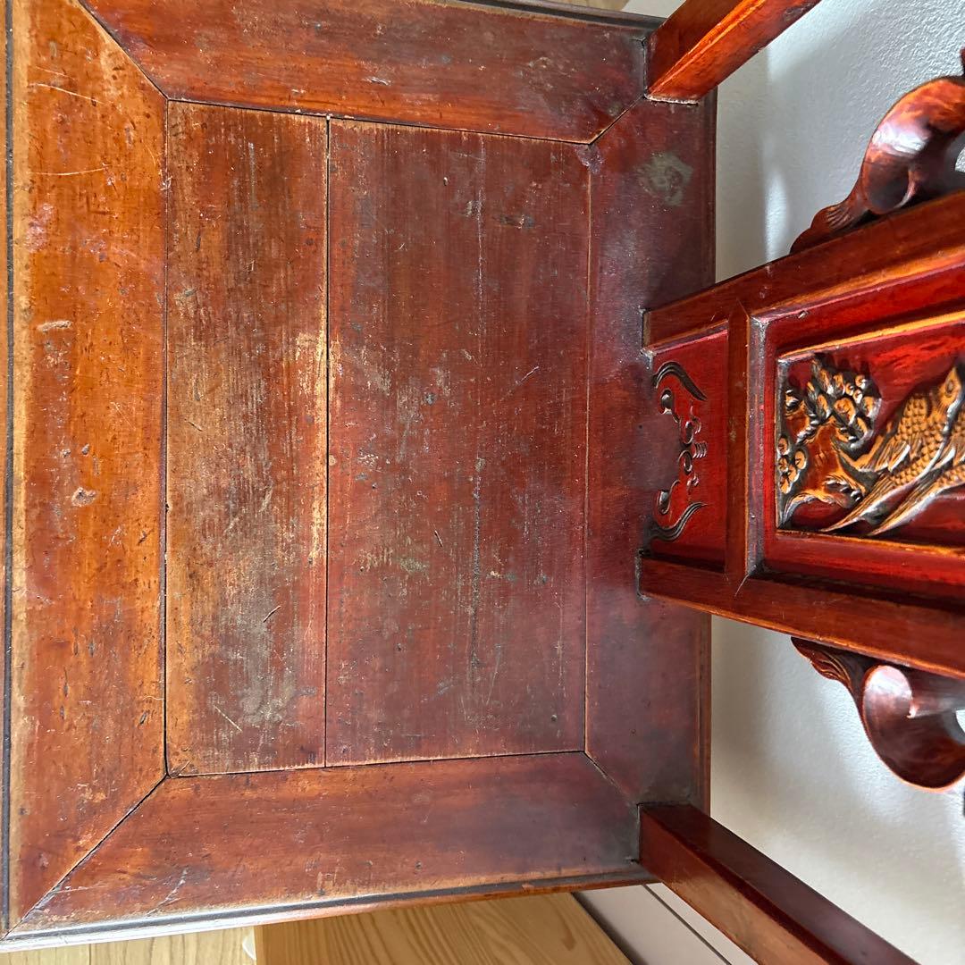 アンティーク風彫刻付き木製チェア　中国？