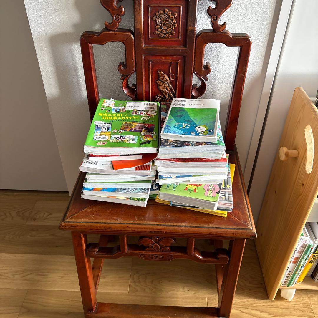 アンティーク風彫刻付き木製チェア　中国？