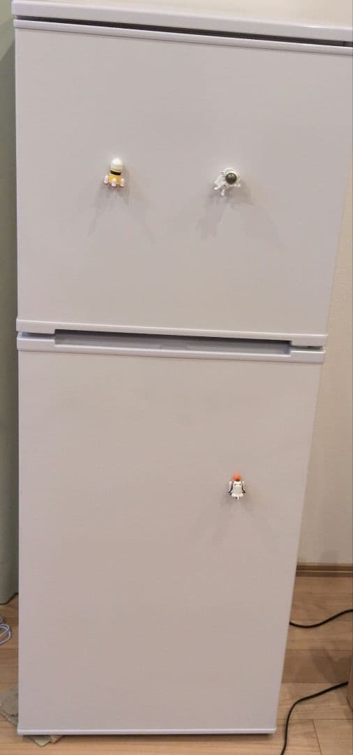 ホワイト 上冷凍庫 冷蔵庫(傷2か所)　139L