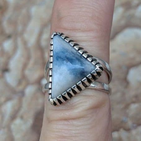 ハンドメイドの入りコン沢翡翠リング　コン沢リング　一点物