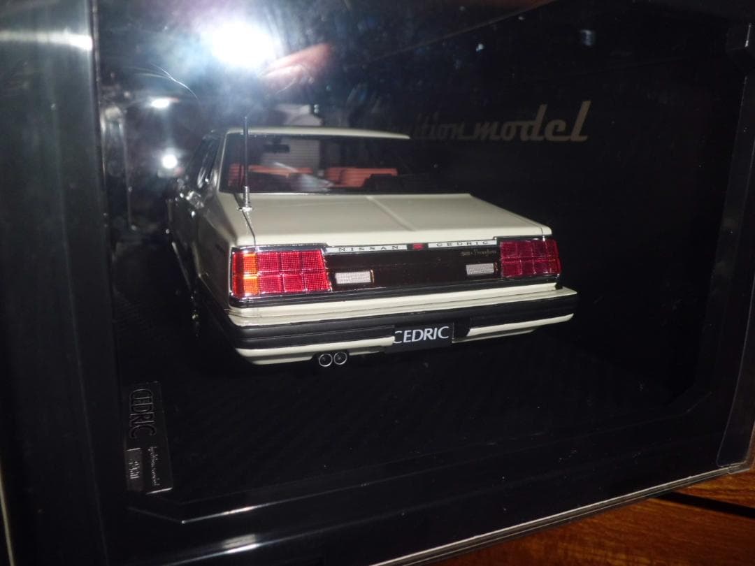【現状品】1/18 イグニッションモデル セドリック P430 4ドアHT