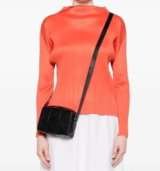 美品　バオバオ　イッセイミヤケ　BB33AG661　ショルダーバッグ　ホワイト