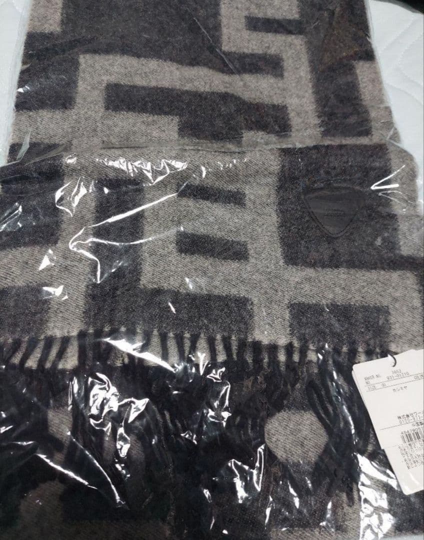 布袋寅泰タケオキクチコラボマフラー