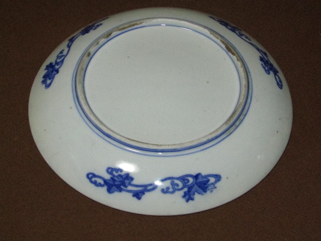 珍品！【染付印判　八羽の兎・人物図　一尺イゲ皿】伊万里