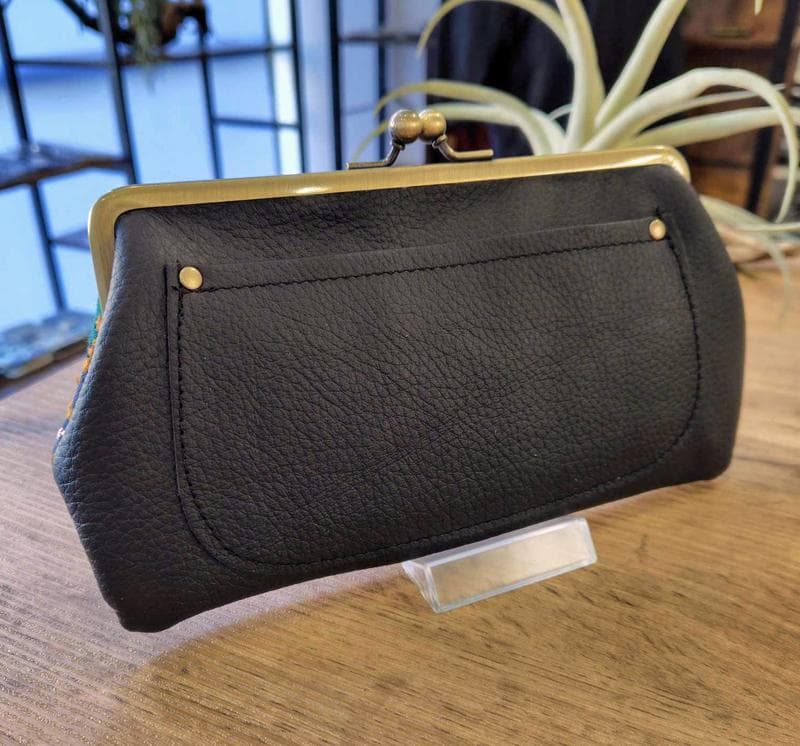 ミナペルホネン/本革　blemenブルーメン/がま口長財布薄型①