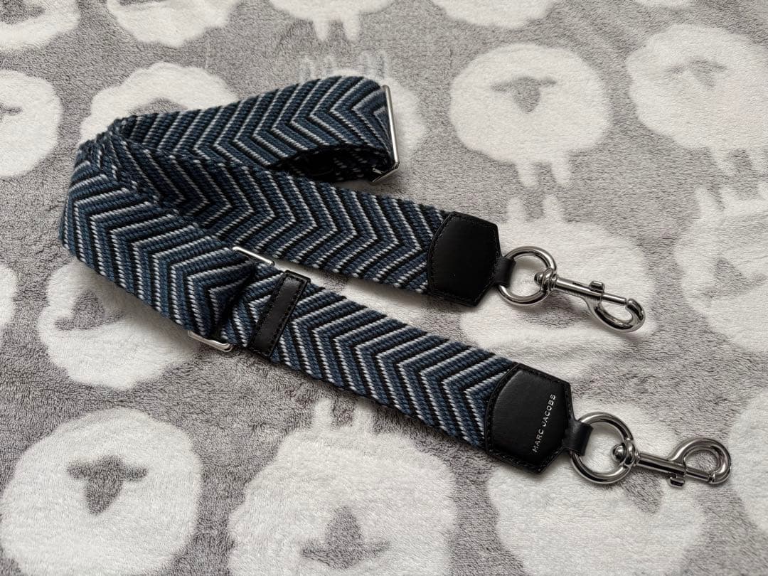 【美品】マークジェイコブス ストラップ 青ストライプ柄