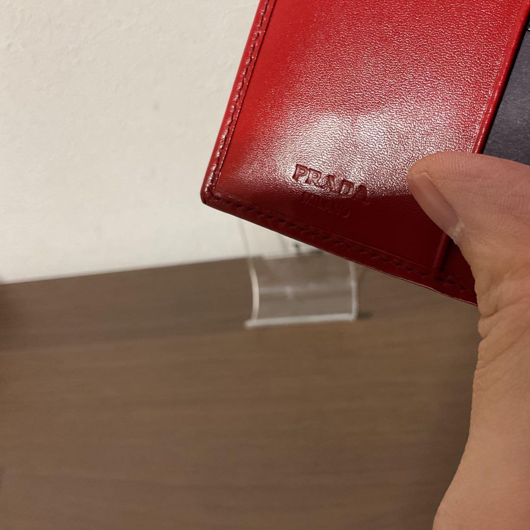 Mio 新品未使用 美品 プラダ レザー ロゴエンボス 折り財布