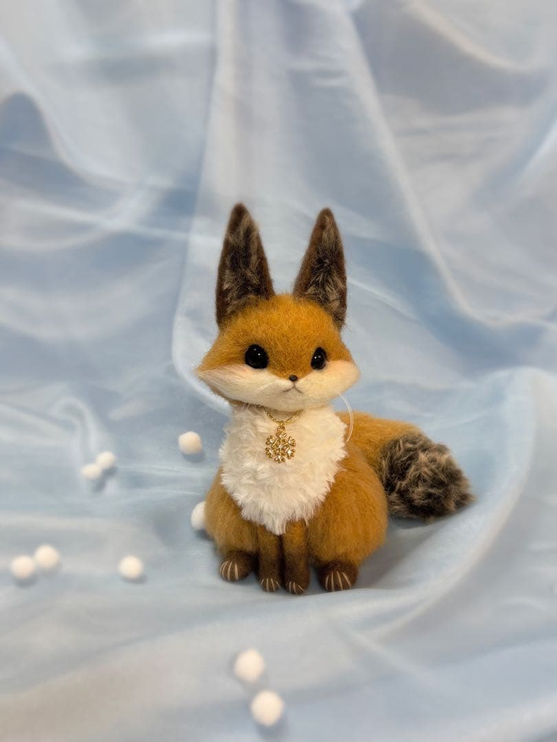 ふわふわキタキツネちゃん　羊毛フェルト　ハンドメイド