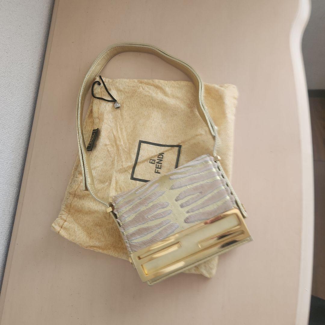 FENDI ゴールド ストライプ ショルダーバッグ