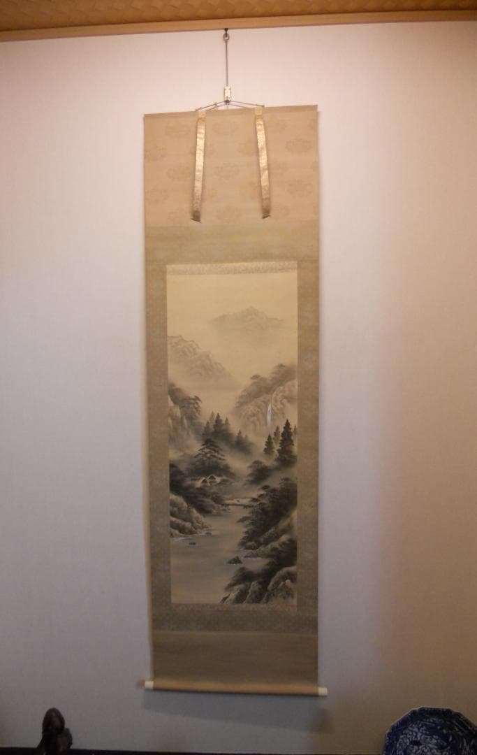 掛け軸 風月 水墨山水 絹本 希少 軸装 茶道具 掛軸 美品 です。
