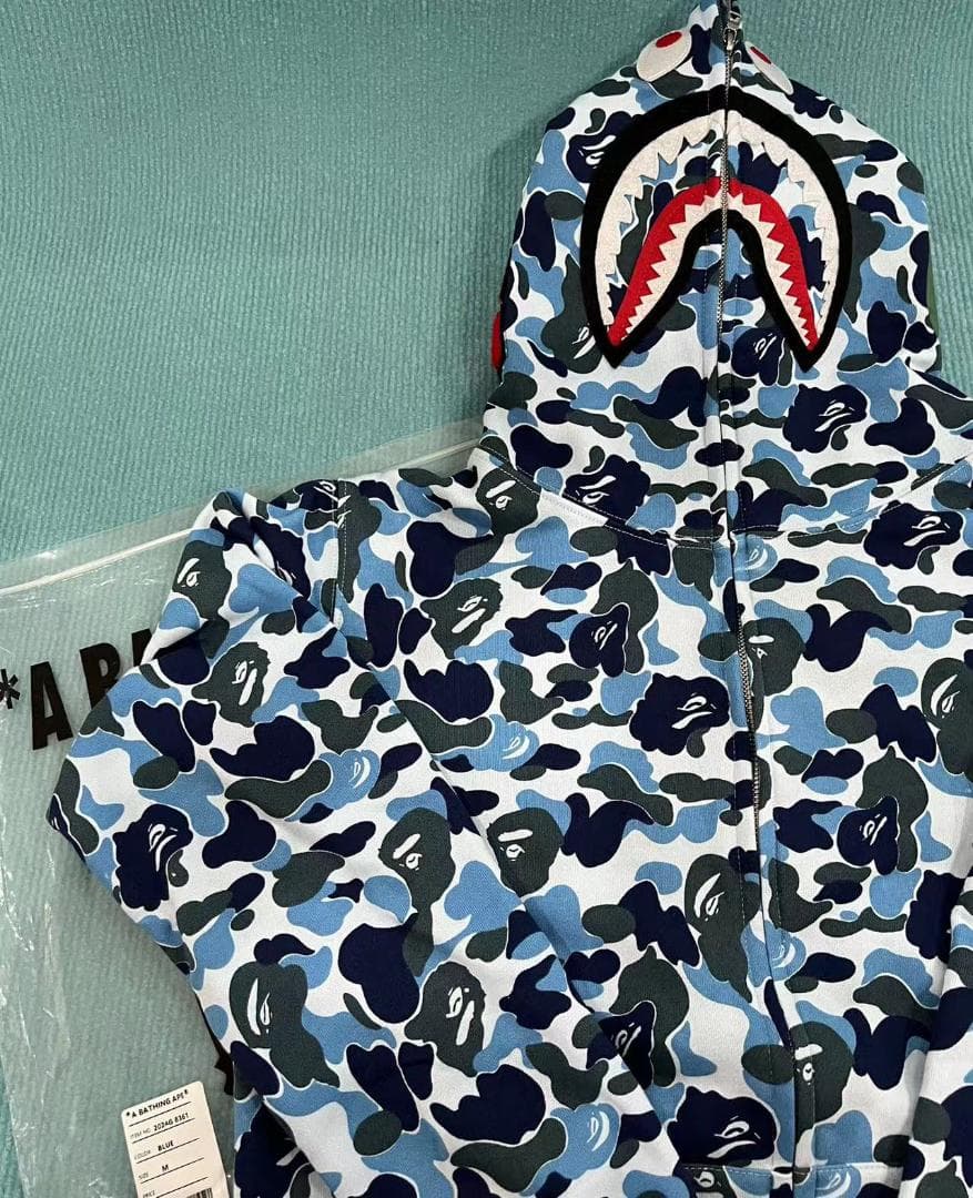 未使用 A BATHING APE ライトブルーカモフラージュパーカーL