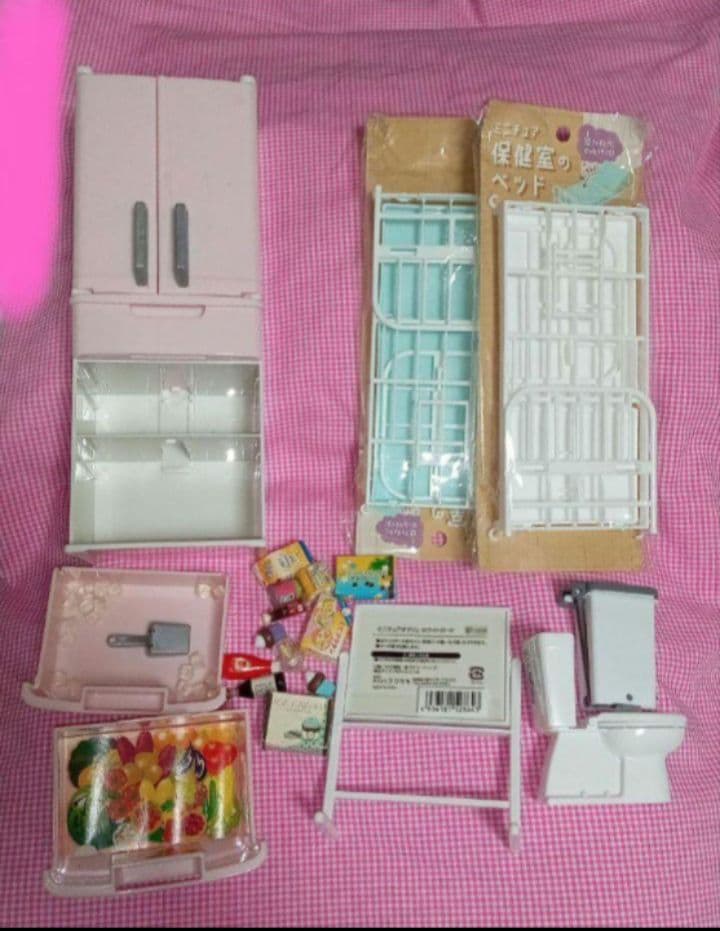 タカラトミー　冷蔵庫、小物。※タカラトミー以外有1/12スケール 小物まとめ売り