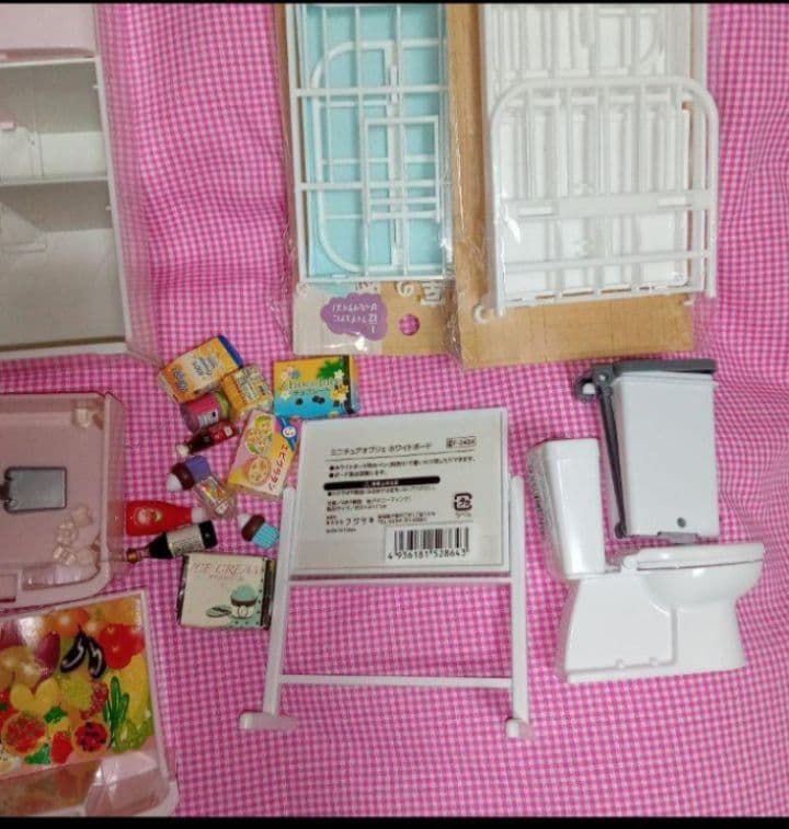 タカラトミー　冷蔵庫、小物。※タカラトミー以外有1/12スケール 小物まとめ売り