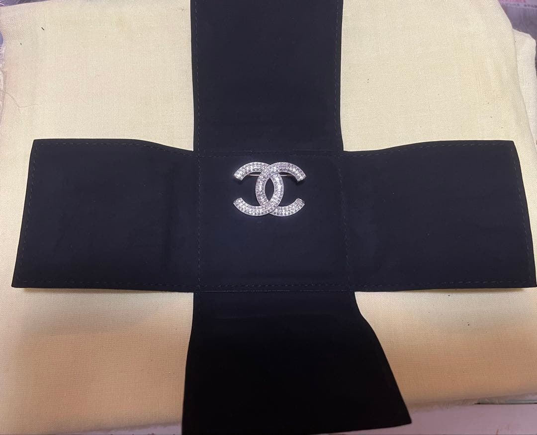 美品　シャネル　CHANEL ブローチ　箱＆保存ケース付