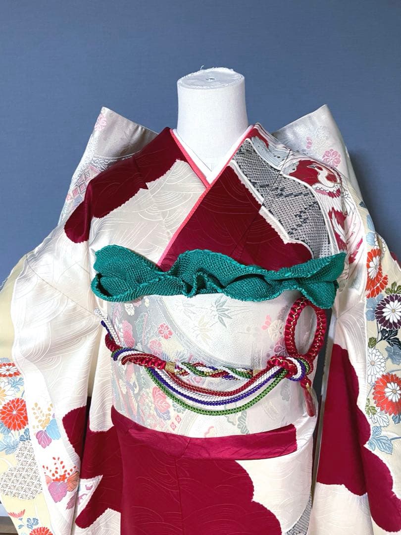 振袖フルセット　絞りと染分けの豪華な手描き友禅　清楚なお嬢様の雰囲気　成人式振袖