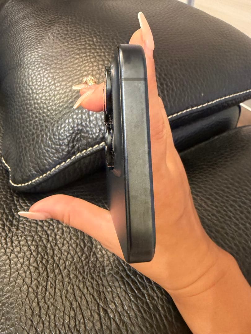 Apple iPhone15Pro ブラックチタニウム本体