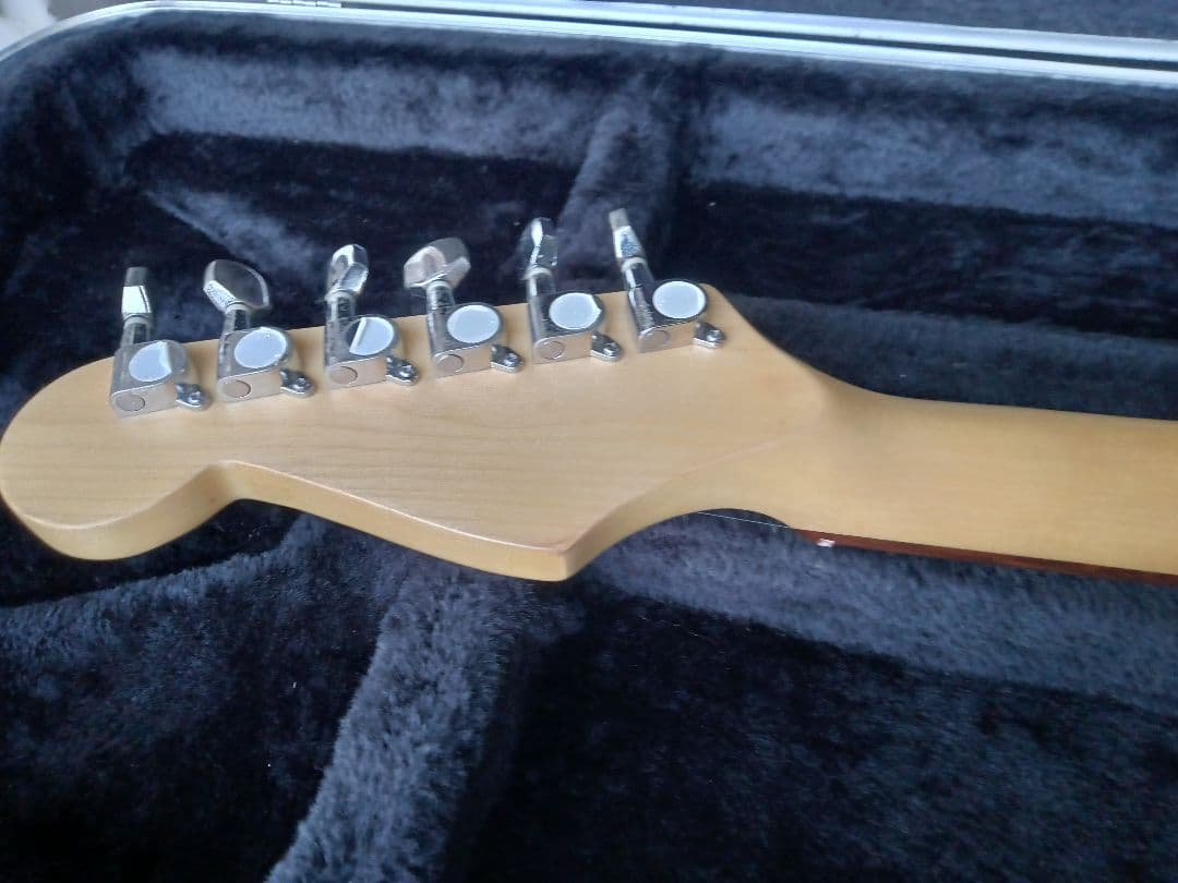 午前10時まで9,000円！ KGARAGE　ストラトタイプ　 レリ加工