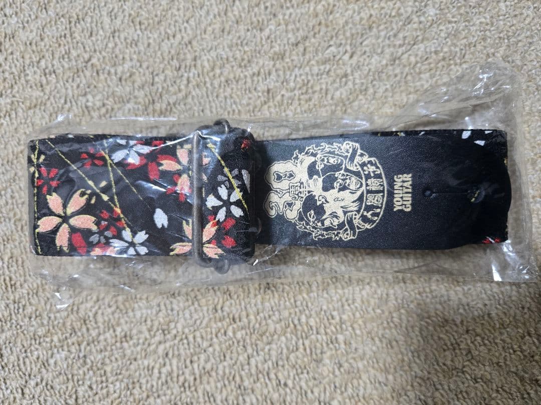 YOUNG GUITAR　人間椅子　30周年記念ギターストラップ