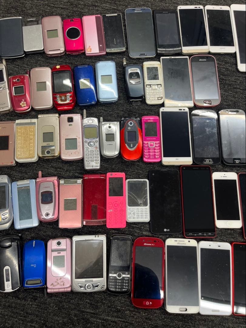 ガラケー　スマホ　電話　iPad まとめ　部品取り　大量　80台　ジャンク