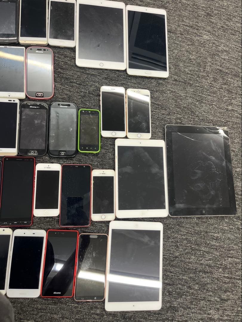 ガラケー　スマホ　電話　iPad まとめ　部品取り　大量　80台　ジャンク