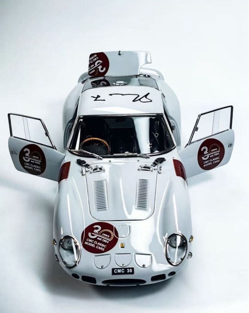 新品 未使用 CMC 1/18 フェラーリ 250 GTO 30周年ミニカー