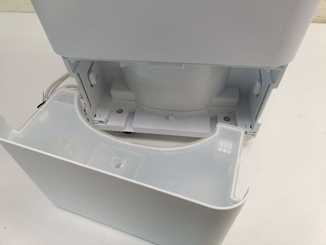 アイリスオーヤマ コンパクトクーラー ICA-0301G 2024年製