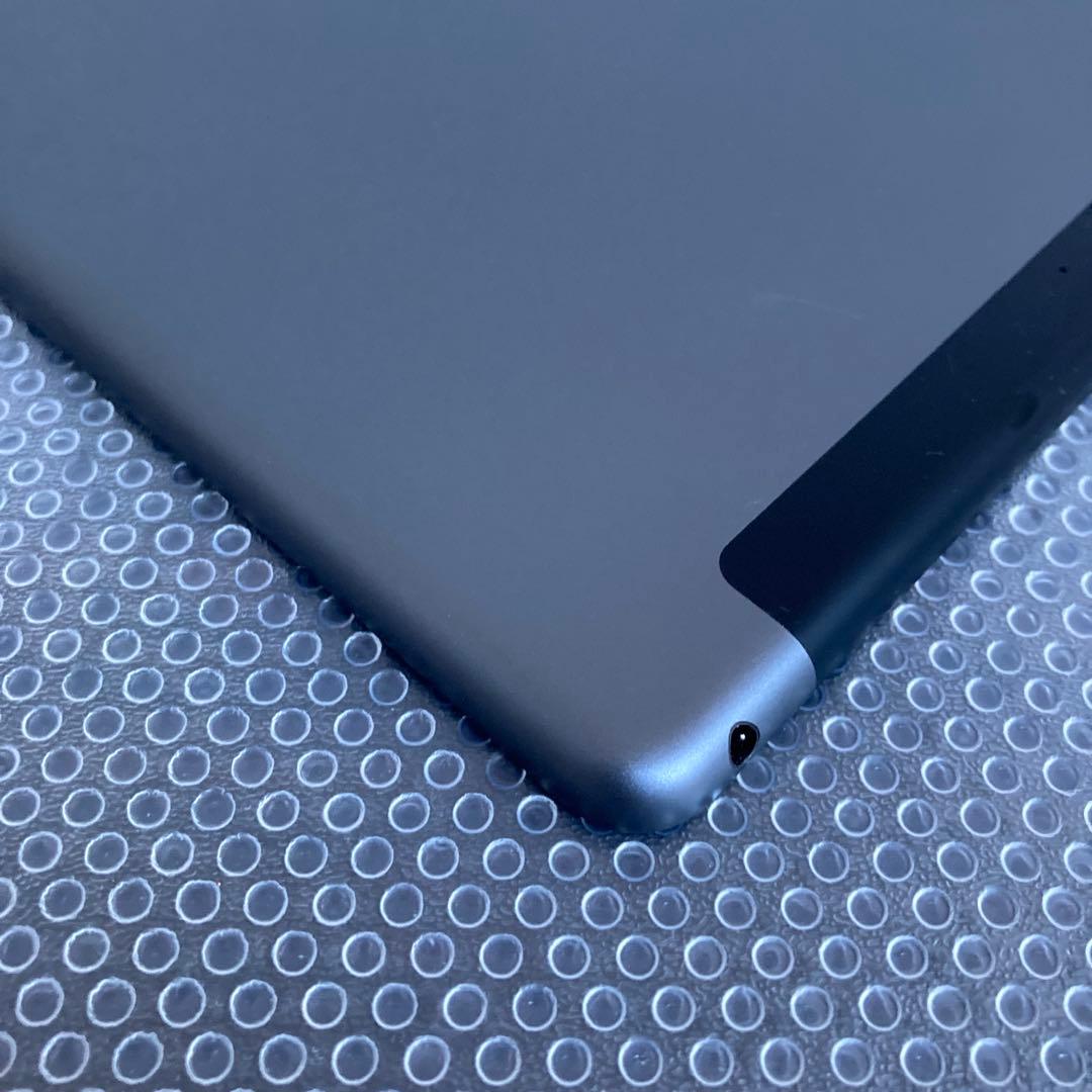 3642 外観美品☆電池良好☆iPad8 第8世代 32GB SIMフリー☆
