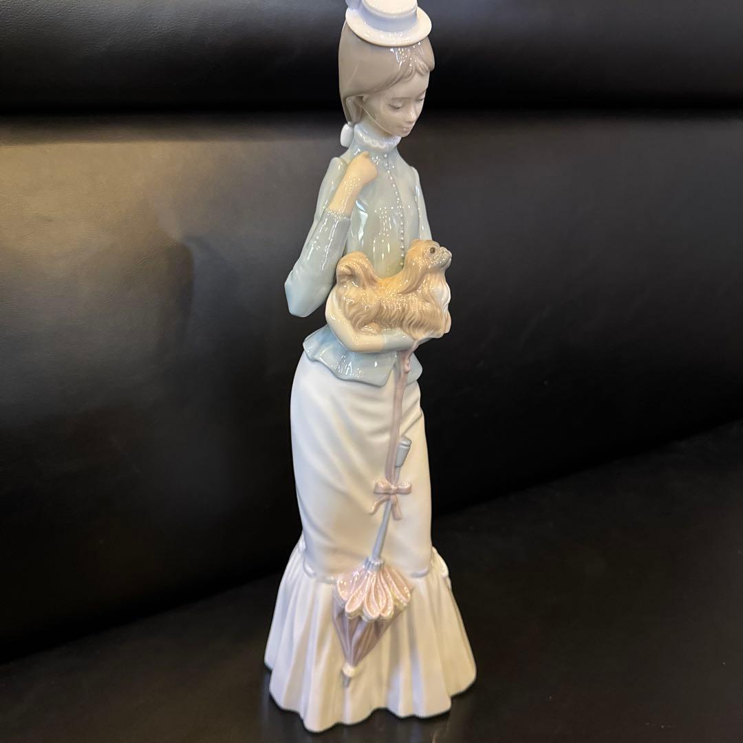 LLADRO 仔犬を抱く貴婦人 リヤドロ