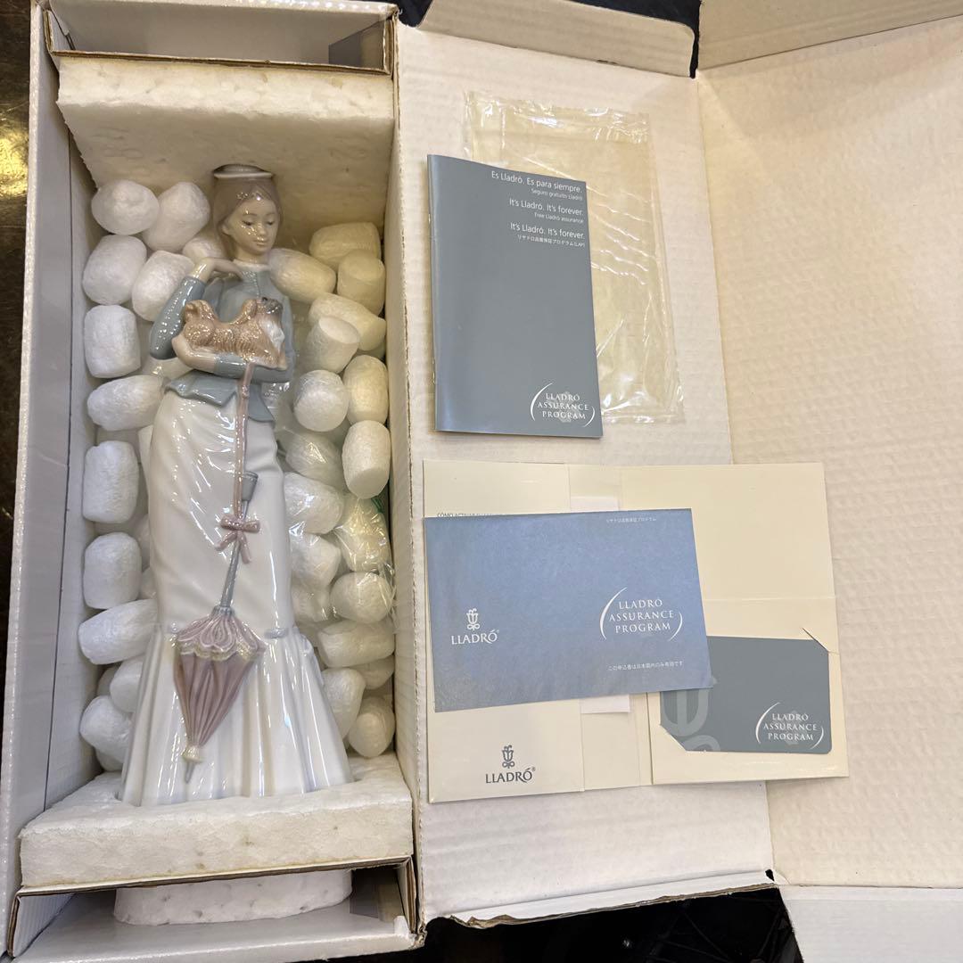 LLADRO 仔犬を抱く貴婦人 リヤドロ
