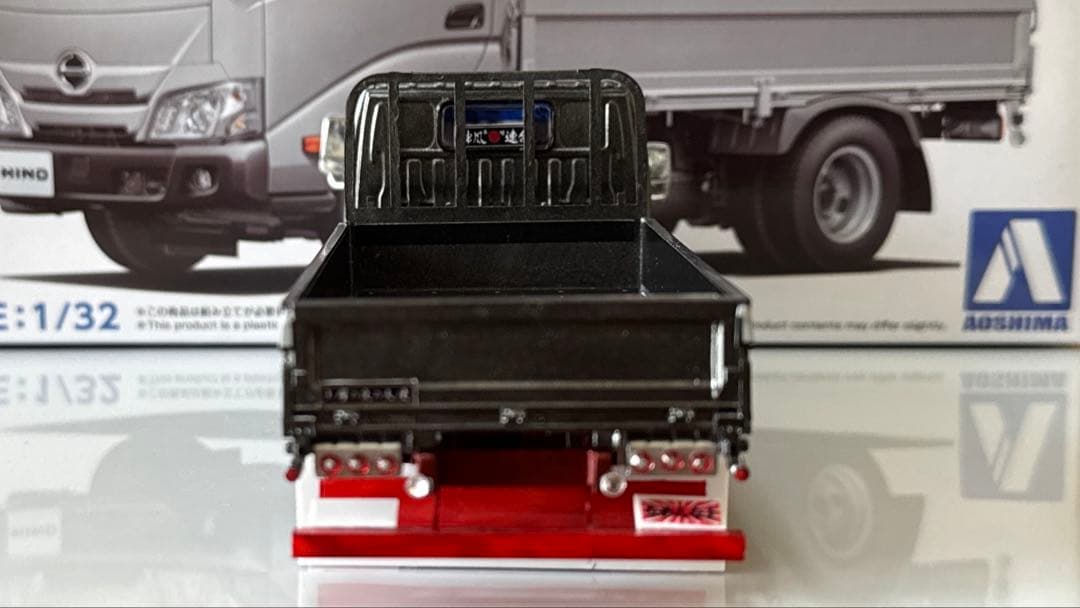 楽プラ　デコトラ　デュトロ　平ボディ　アオシマプラモデル完成品