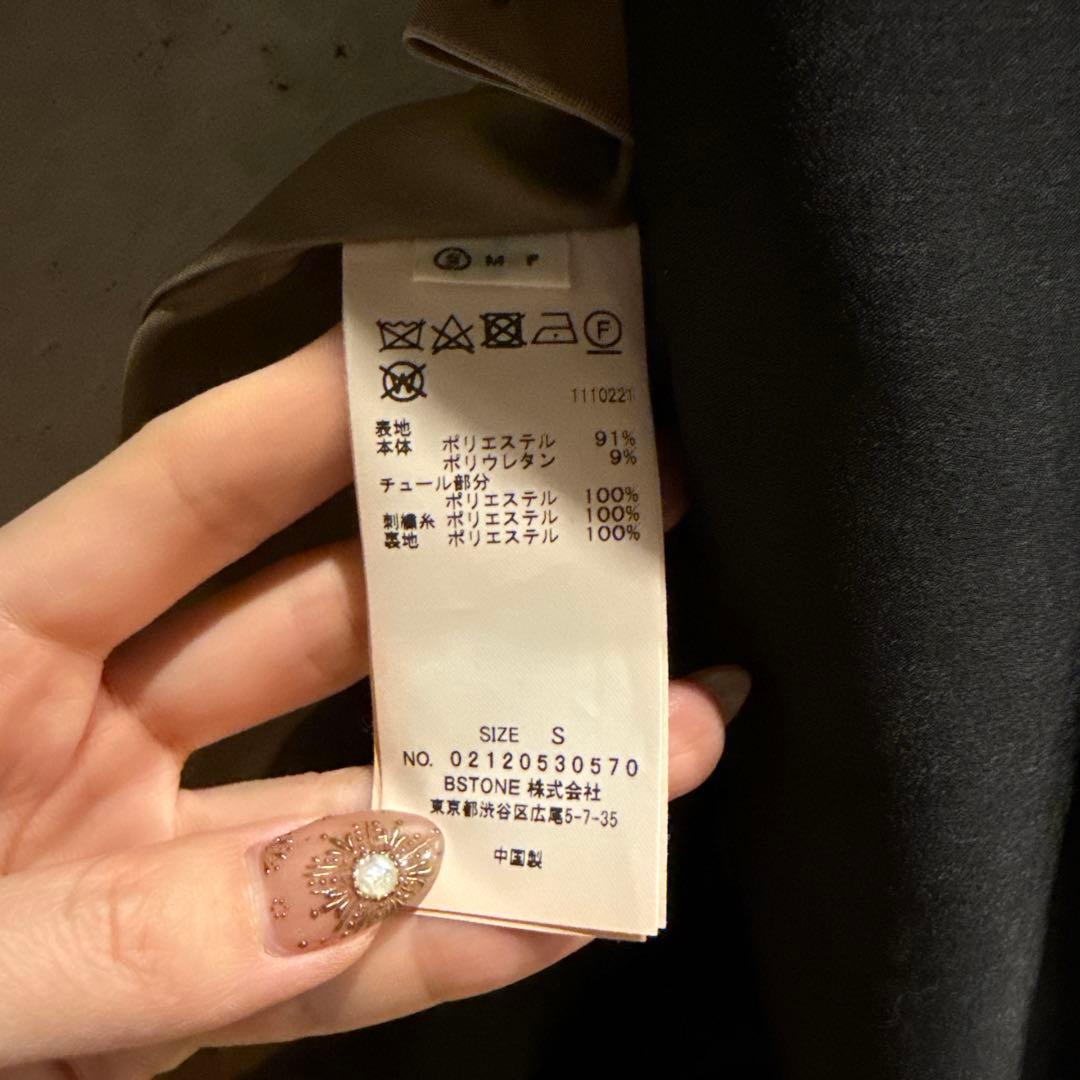 AMERI UND RENEE CUTWORK DRESS 結婚式