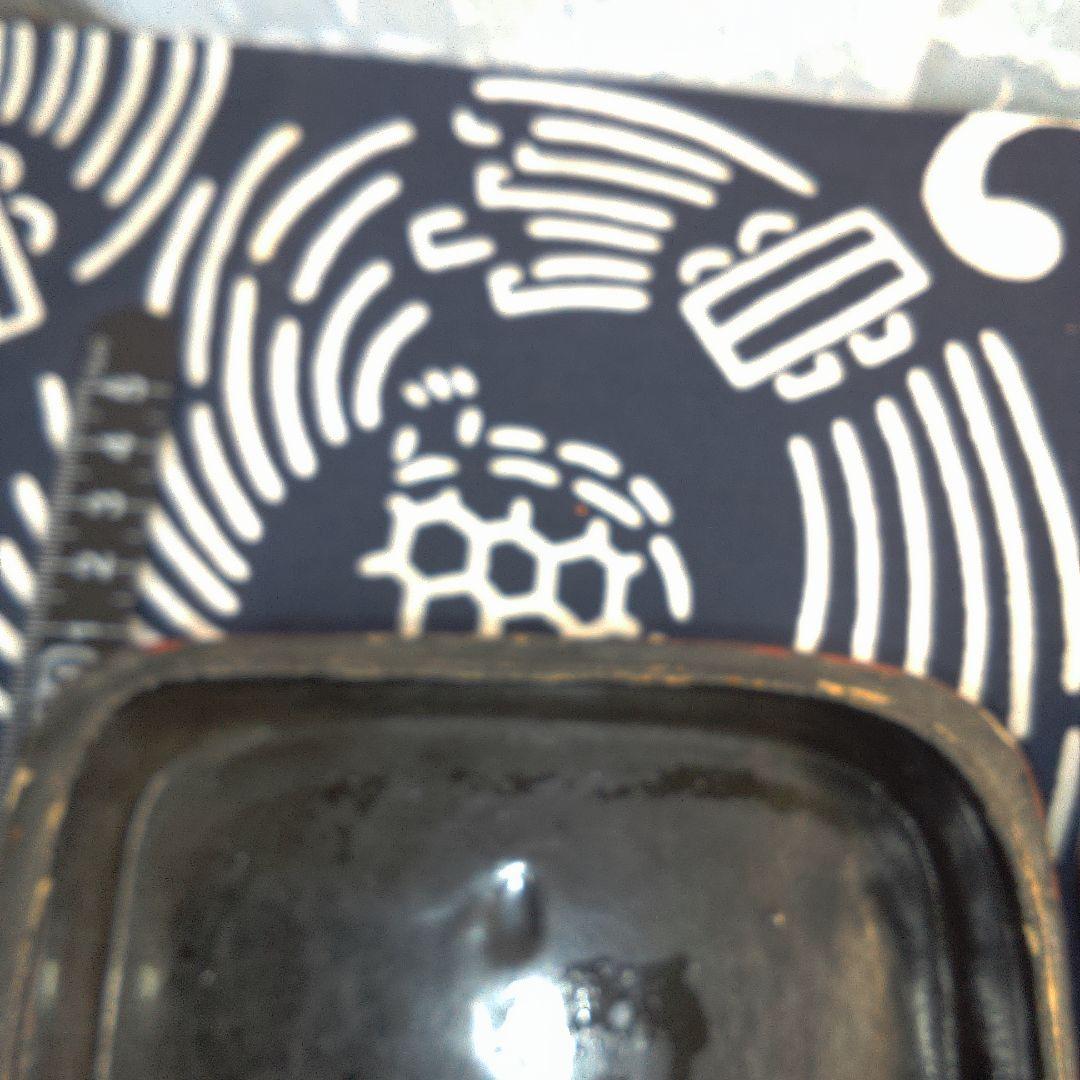 中国美術 骨董 赤い漆器 花柄 小箱イタミあります。