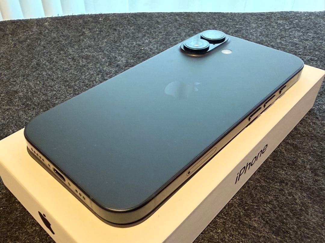 【美品】iPhone16 128GB 95% SIMフリー おまけ付