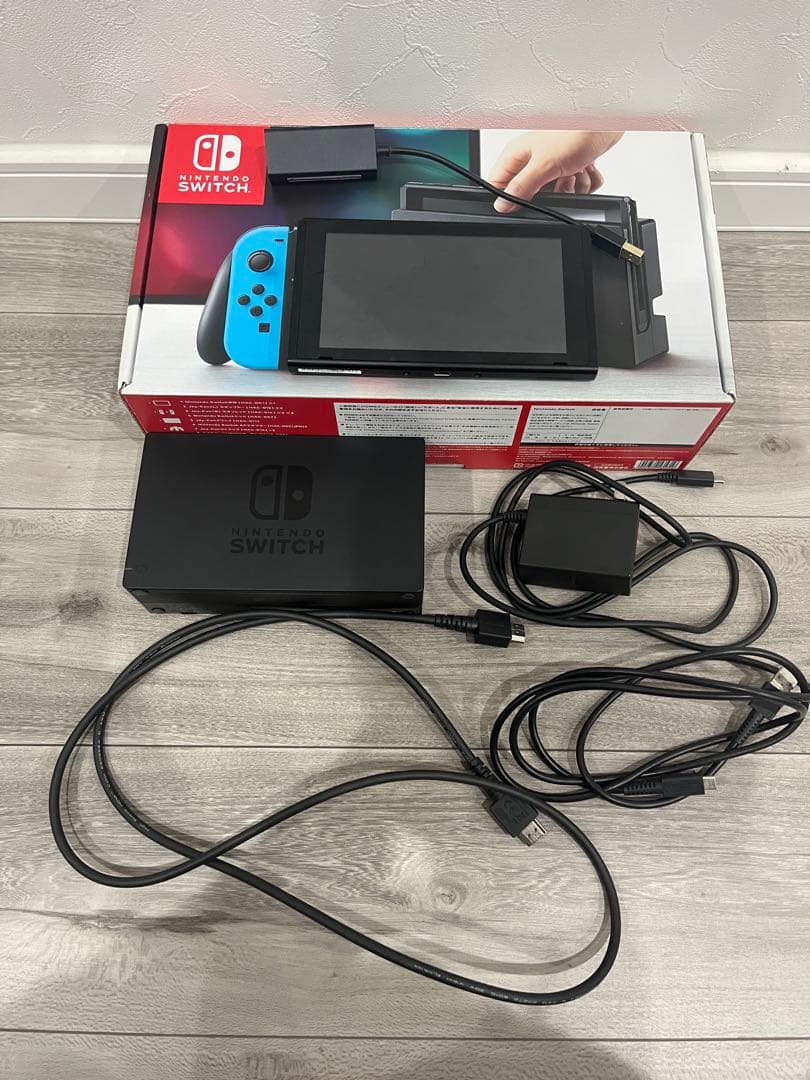 Nintendo Switch 本体 ネオンブルー・ネオンレッド　送料込み