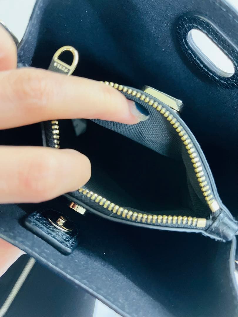 FURLA ブラック レザーバケットバッグ